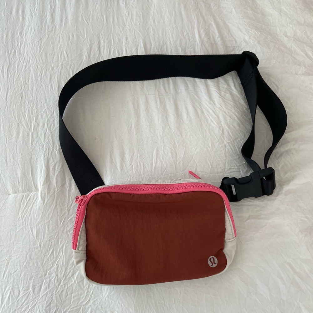 Lululemon belt bag
